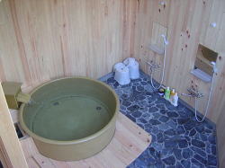 湯の山温泉　旅館の露天風呂